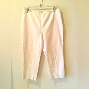 Chico’s Size 1.5 (10) White Capris